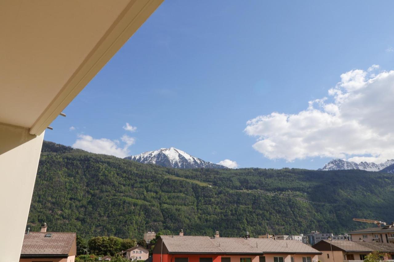 Modern Apartment Close To Martigny Train Station Exteriör bild