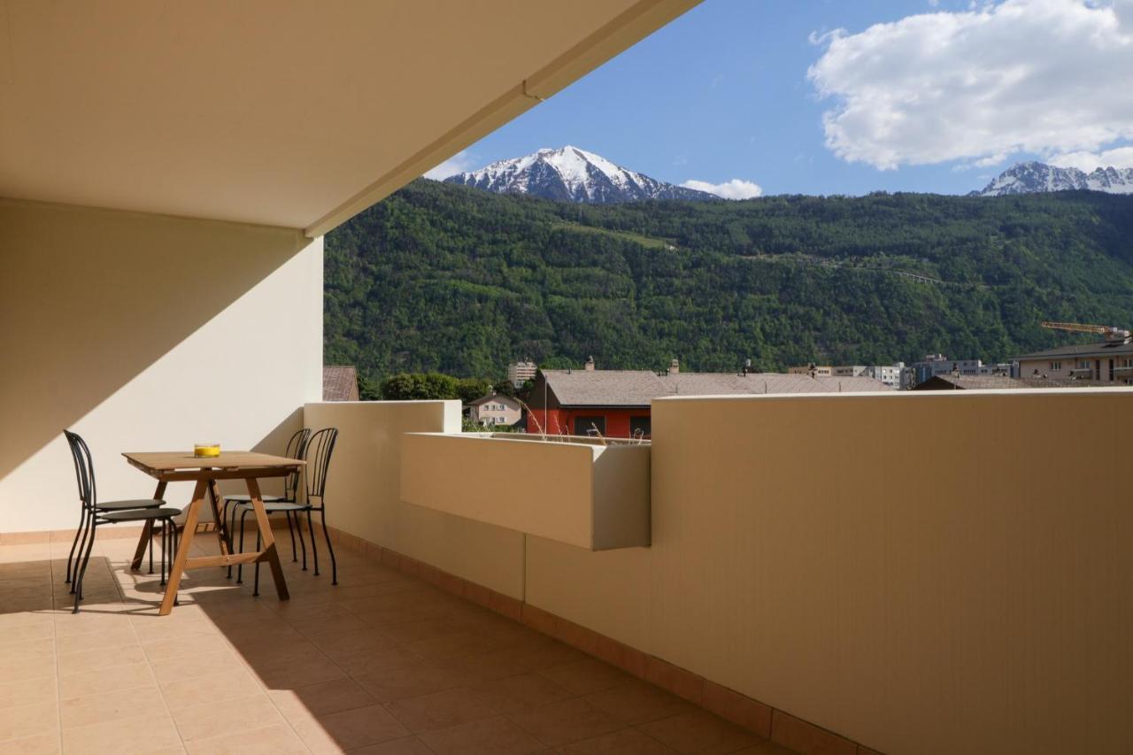 Modern Apartment Close To Martigny Train Station Exteriör bild