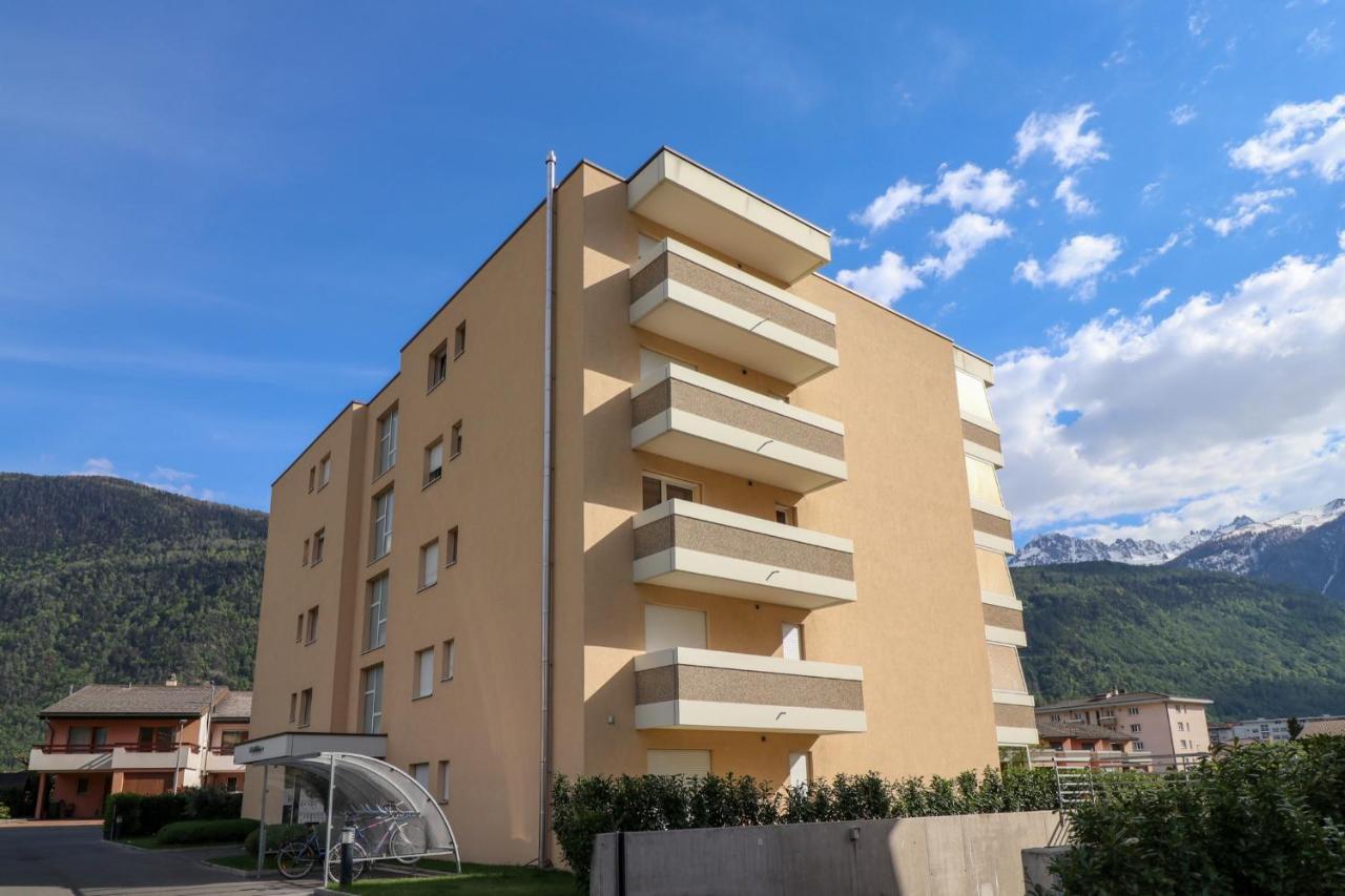 Modern Apartment Close To Martigny Train Station Exteriör bild