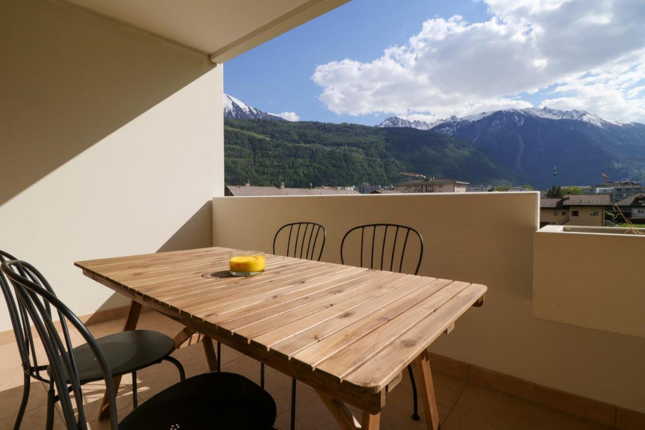 Modern Apartment Close To Martigny Train Station Exteriör bild