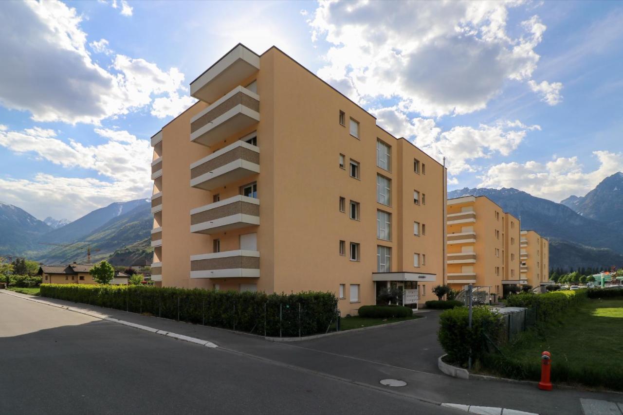 Modern Apartment Close To Martigny Train Station Exteriör bild
