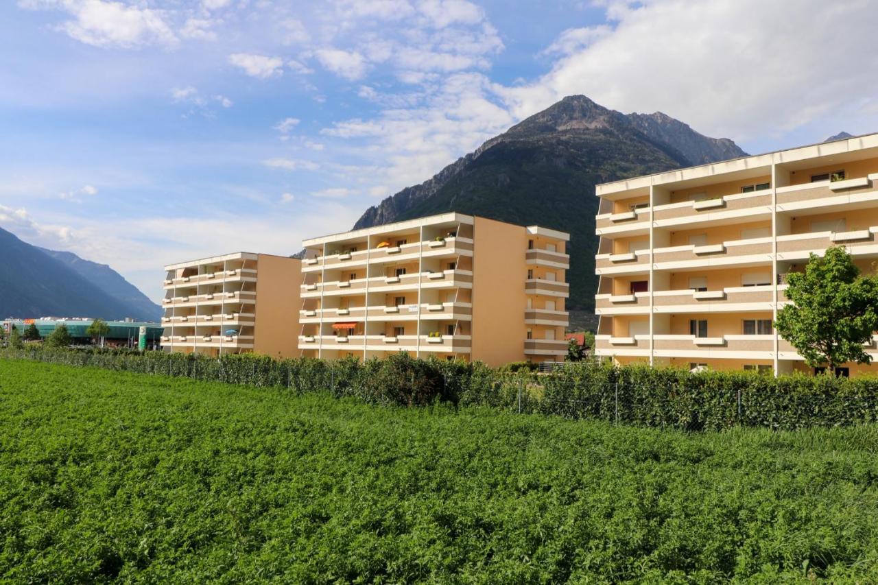 Modern Apartment Close To Martigny Train Station Exteriör bild