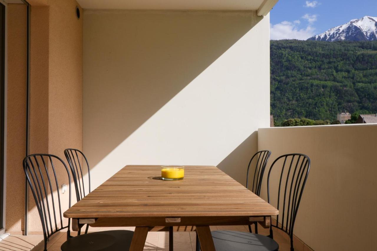 Modern Apartment Close To Martigny Train Station Exteriör bild